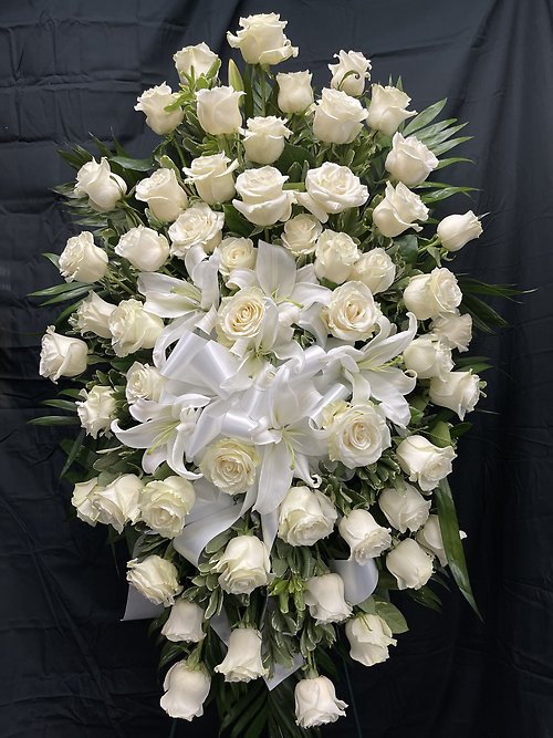 Exquisite Roses and Lillies