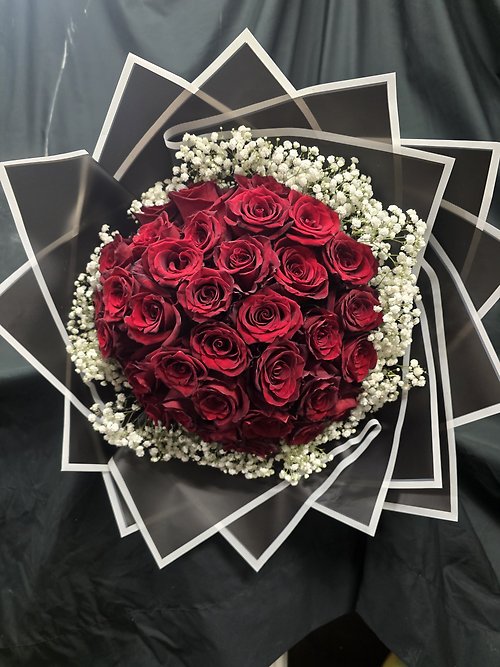 The Grand PhotoShoot 3 Doz. Wrapped Roses