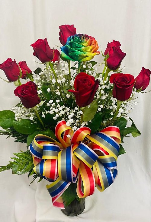 Dz Red Roses w/ Pride Rose