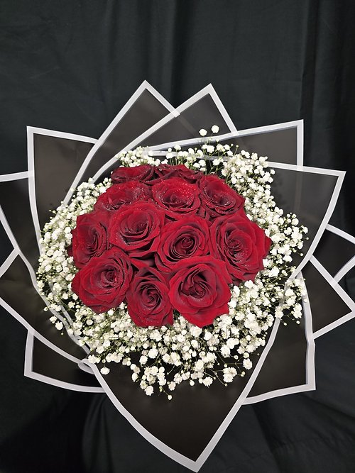 The PhotoShoot Doz Wrapped Roses